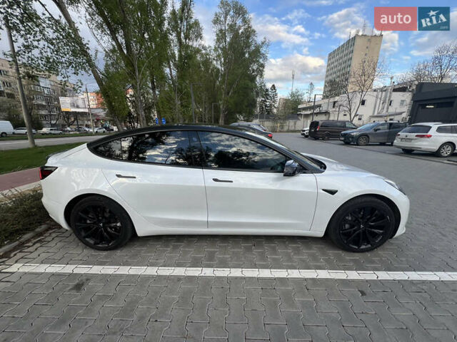 Белый Тесла Модель 3, объемом двигателя 0 л и пробегом 65 тыс. км за 19500 $, фото 4 на Automoto.ua