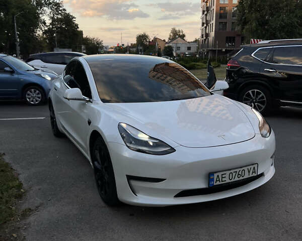 Білий Тесла Модель 3, об'ємом двигуна 0 л та пробігом 128 тис. км за 19500 $, фото 1 на Automoto.ua