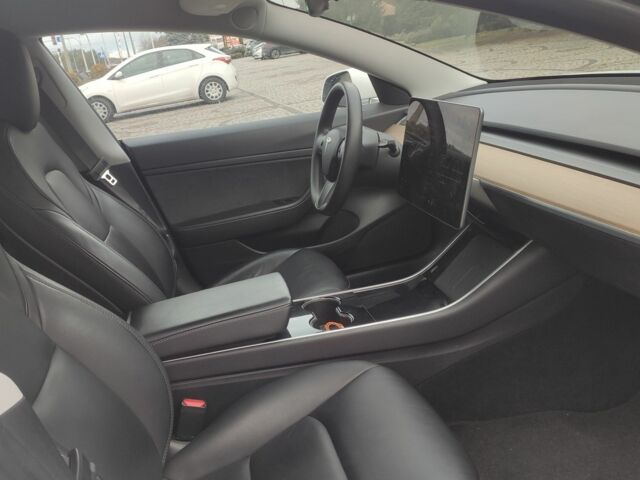 Белый Тесла Модель 3, объемом двигателя 0 л и пробегом 51 тыс. км за 16000 $, фото 13 на Automoto.ua