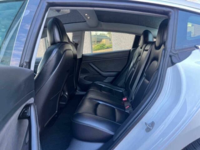 Білий Тесла Модель 3, об'ємом двигуна 0 л та пробігом 45 тис. км за 11300 $, фото 8 на Automoto.ua