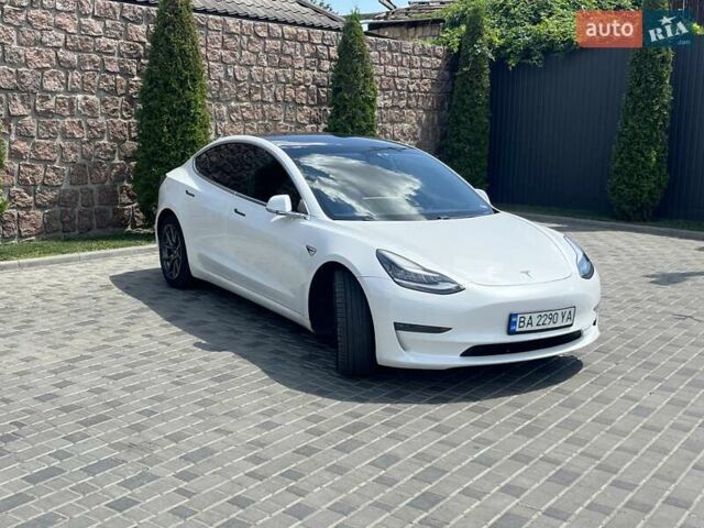 Белый Тесла Модель 3, объемом двигателя 0 л и пробегом 98 тыс. км за 18500 $, фото 15 на Automoto.ua