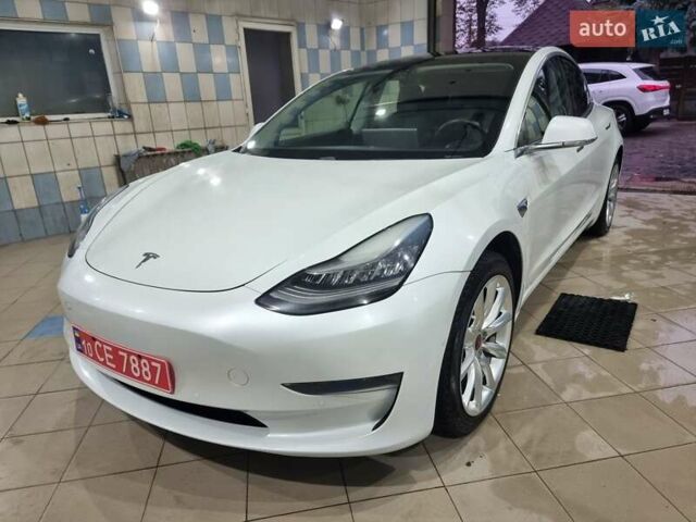 Білий Тесла Модель 3, об'ємом двигуна 0 л та пробігом 156 тис. км за 15900 $, фото 4 на Automoto.ua