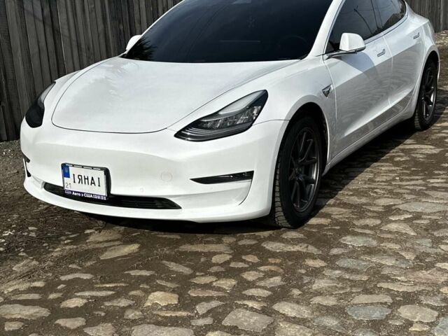 Білий Тесла Модель 3, об'ємом двигуна 0 л та пробігом 133 тис. км за 18500 $, фото 1 на Automoto.ua