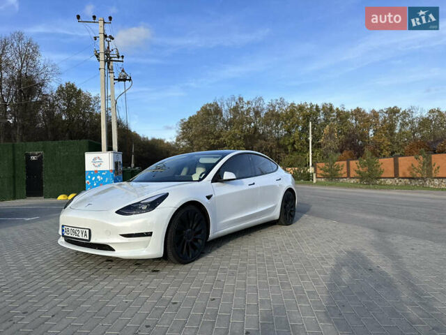 Білий Тесла Модель 3, об'ємом двигуна 0 л та пробігом 77 тис. км за 28999 $, фото 3 на Automoto.ua