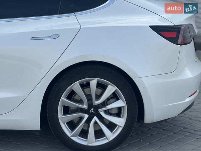 Белый Тесла Модель 3, объемом двигателя 0 л и пробегом 70 тыс. км за 15500 $, фото 12 на Automoto.ua