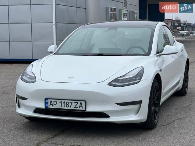 Білий Тесла Модель 3, об'ємом двигуна 0 л та пробігом 47 тис. км за 18500 $, фото 1 на Automoto.ua