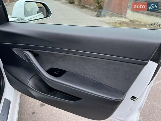 Білий Тесла Модель 3, об'ємом двигуна 0 л та пробігом 60 тис. км за 18500 $, фото 36 на Automoto.ua