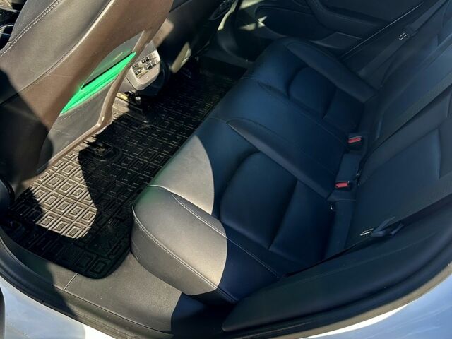 Білий Тесла Модель 3, об'ємом двигуна 0 л та пробігом 280 тис. км за 14500 $, фото 4 на Automoto.ua