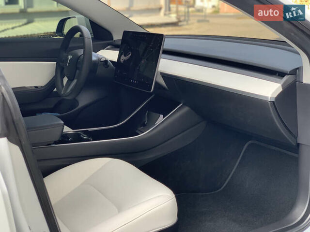 Тесла Модель 3 2020 у Івано-Франківську на Automoto.ua Білий Тесла Модель 3, об'ємом двигуна 0 л та пробігом 145 тис. км за 14850 $, фото 88 на Automoto.ua