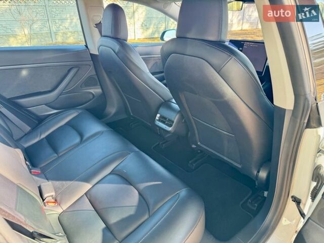 Белый Тесла Модель 3, объемом двигателя 0 л и пробегом 93 тыс. км за 13999 $, фото 27 на Automoto.ua