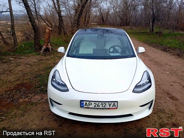 Білий Тесла Модель 3, об'ємом двигуна 0.2 л та пробігом 77 тис. км за 18000 $, фото 3 на Automoto.ua