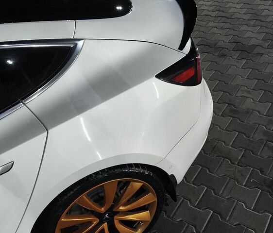 Білий Тесла Модель 3, об'ємом двигуна 0 л та пробігом 55 тис. км за 21800 $, фото 2 на Automoto.ua