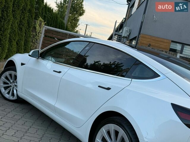 Белый Тесла Модель 3, объемом двигателя 0 л и пробегом 120 тыс. км за 15199 $, фото 36 на Automoto.ua