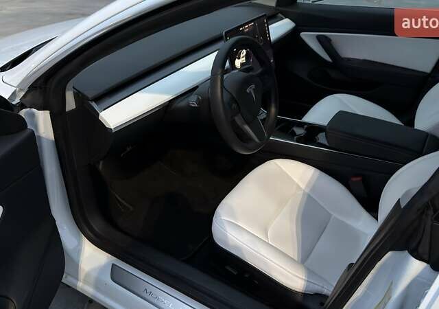 Білий Тесла Модель 3, об'ємом двигуна 0 л та пробігом 160 тис. км за 16000 $, фото 1 на Automoto.ua