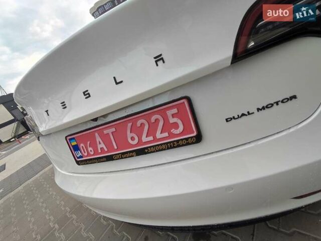 Білий Тесла Модель 3, об'ємом двигуна 0 л та пробігом 44 тис. км за 18999 $, фото 4 на Automoto.ua