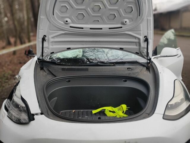 Белый Тесла Модель 3, объемом двигателя 0 л и пробегом 67 тыс. км за 9500 $, фото 14 на Automoto.ua