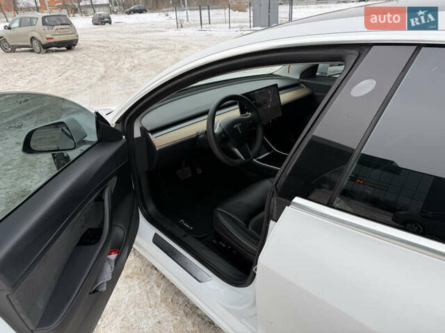 Белый Тесла Модель 3, объемом двигателя 0 л и пробегом 227 тыс. км за 14000 $, фото 16 на Automoto.ua