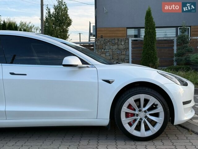 Белый Тесла Модель 3, объемом двигателя 0 л и пробегом 120 тыс. км за 15199 $, фото 23 на Automoto.ua