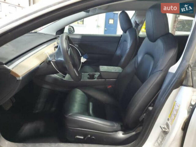 Белый Тесла Модель 3, объемом двигателя 0 л и пробегом 190 тыс. км за 11500 $, фото 6 на Automoto.ua