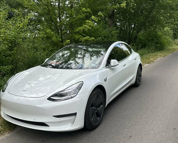Білий Тесла Модель 3, об'ємом двигуна 0 л та пробігом 107 тис. км за 18700 $, фото 2 на Automoto.ua