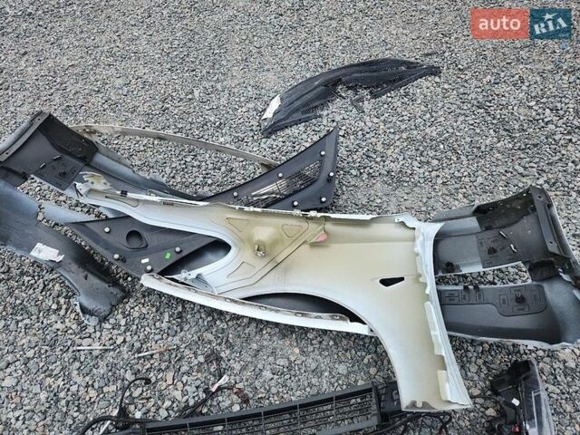 Белый Тесла Модель 3, объемом двигателя 2 л и пробегом 88 тыс. км за 5000 $, фото 11 на Automoto.ua