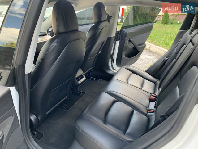 Белый Тесла Модель 3, объемом двигателя 0 л и пробегом 99 тыс. км за 20000 $, фото 11 на Automoto.ua