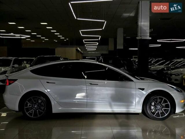 Білий Тесла Модель 3, об'ємом двигуна 0 л та пробігом 218 тис. км за 18499 $, фото 7 на Automoto.ua