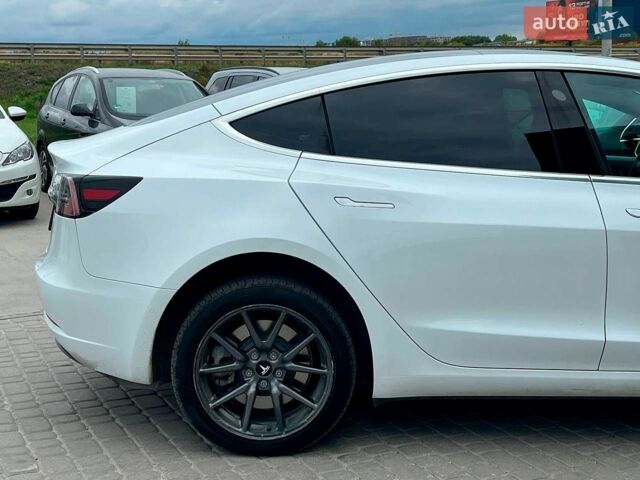 Білий Тесла Модель 3, об'ємом двигуна 0 л та пробігом 102 тис. км за 18990 $, фото 10 на Automoto.ua
