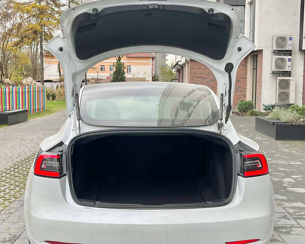 Білий Тесла Модель 3, об'ємом двигуна 0 л та пробігом 87 тис. км за 16500 $, фото 10 на Automoto.ua