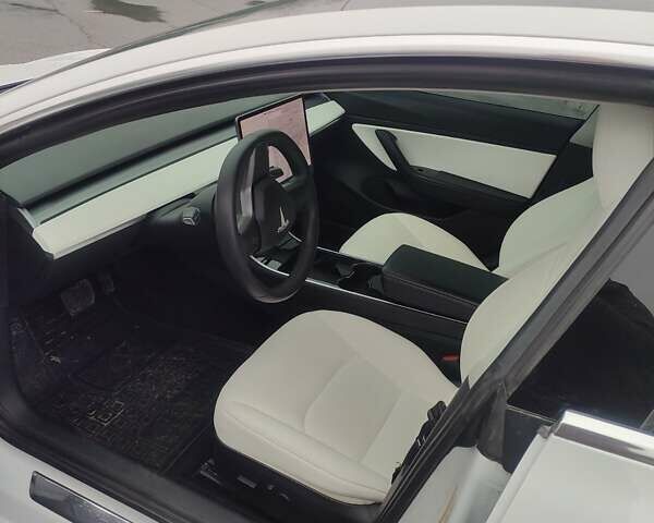 Білий Тесла Модель 3, об'ємом двигуна 0 л та пробігом 108 тис. км за 17000 $, фото 11 на Automoto.ua