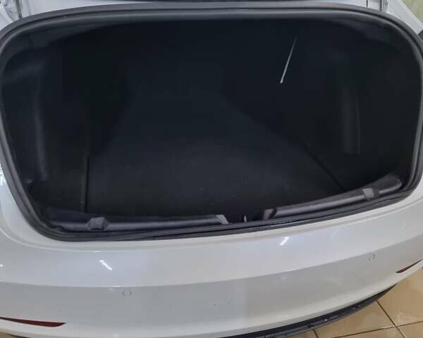 Белый Тесла Модель 3, объемом двигателя 0 л и пробегом 47 тыс. км за 24500 $, фото 9 на Automoto.ua