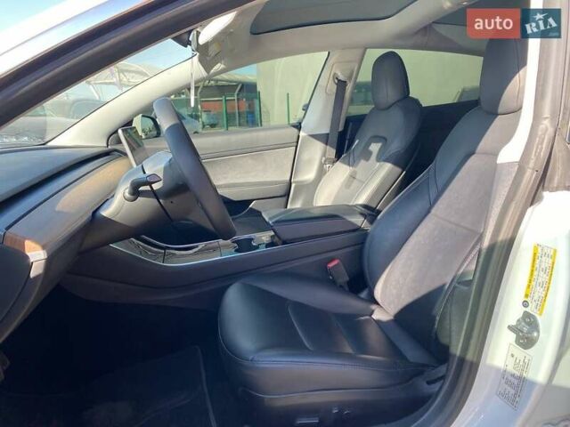 Білий Тесла Модель 3, об'ємом двигуна 0 л та пробігом 75 тис. км за 15000 $, фото 15 на Automoto.ua