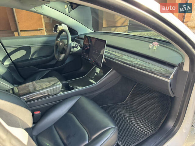 Белый Тесла Модель 3, объемом двигателя 0 л и пробегом 102 тыс. км за 13700 $, фото 29 на Automoto.ua