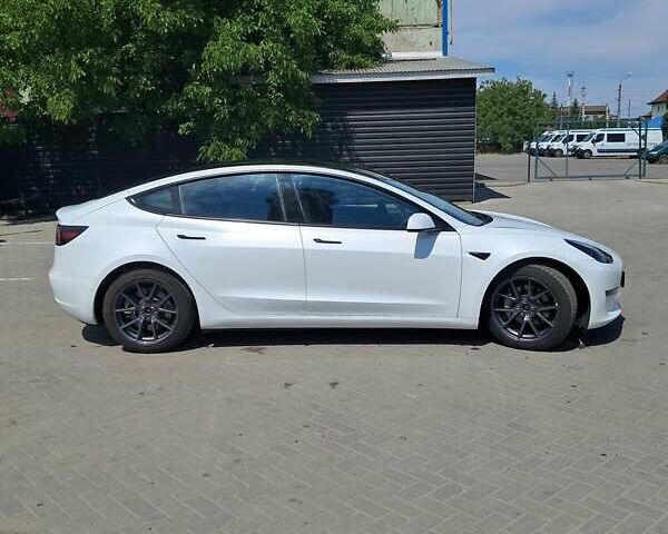 Тесла Модель 3 2020 в Ивано-Франковске на Automoto.ua Белый Тесла Модель 3, объемом двигателя 0 л и пробегом 105 тыс. км за 20950 $, фото 23 на Automoto.ua