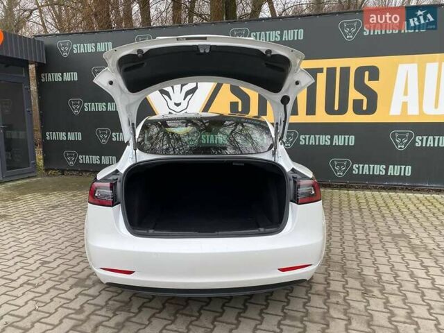 Білий Тесла Модель 3, об'ємом двигуна 0 л та пробігом 65 тис. км за 19700 $, фото 9 на Automoto.ua