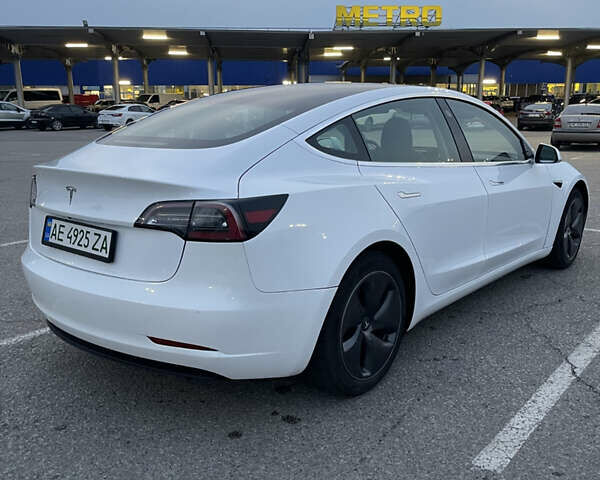 Белый Тесла Модель 3, объемом двигателя 0 л и пробегом 50 тыс. км за 20900 $, фото 9 на Automoto.ua