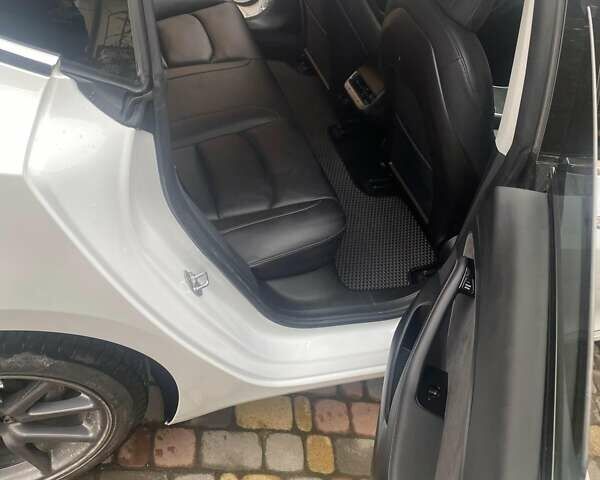 Белый Тесла Модель 3, объемом двигателя 0 л и пробегом 60 тыс. км за 16999 $, фото 5 на Automoto.ua