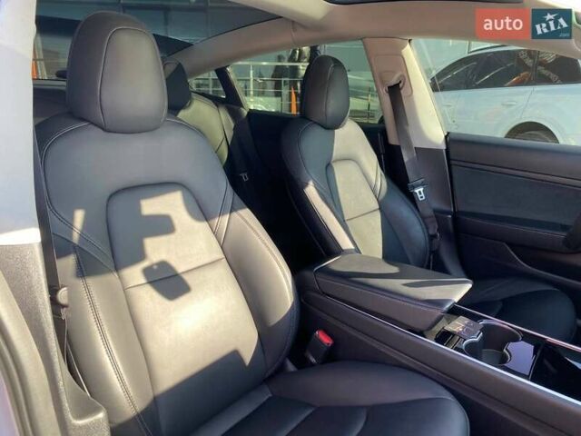 Білий Тесла Модель 3, об'ємом двигуна 0 л та пробігом 75 тис. км за 15000 $, фото 22 на Automoto.ua