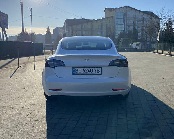 Білий Тесла Модель 3, об'ємом двигуна 0 л та пробігом 110 тис. км за 21830 $, фото 4 на Automoto.ua
