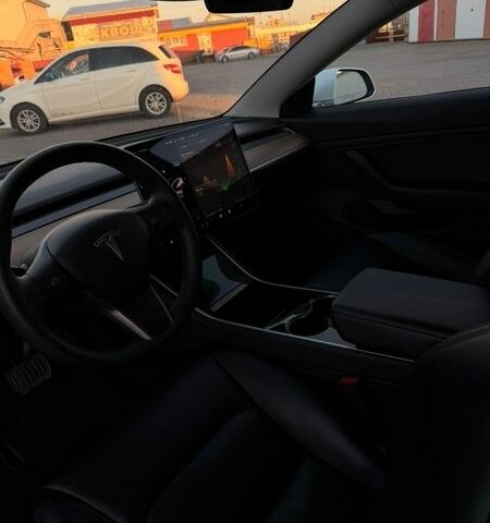 Білий Тесла Модель 3, об'ємом двигуна 0 л та пробігом 117 тис. км за 18800 $, фото 11 на Automoto.ua