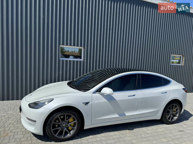 Белый Тесла Модель 3, объемом двигателя 0 л и пробегом 121 тыс. км за 18400 $, фото 25 на Automoto.ua