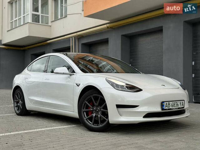 Белый Тесла Модель 3, объемом двигателя 0 л и пробегом 64 тыс. км за 17900 $, фото 23 на Automoto.ua