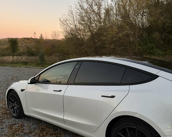 Белый Тесла Модель 3, объемом двигателя 0 л и пробегом 129 тыс. км за 19900 $, фото 5 на Automoto.ua