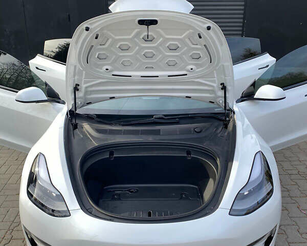 Белый Тесла Модель 3, объемом двигателя 0 л и пробегом 86 тыс. км за 21500 $, фото 6 на Automoto.ua