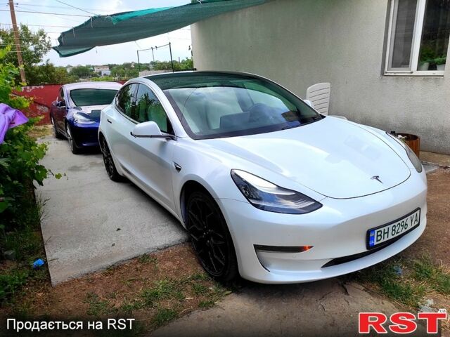 Білий Тесла Модель 3, об'ємом двигуна 0.3 л та пробігом 118 тис. км за 19300 $, фото 1 на Automoto.ua