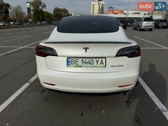 Білий Тесла Модель 3, об'ємом двигуна 0 л та пробігом 73 тис. км за 23850 $, фото 2 на Automoto.ua