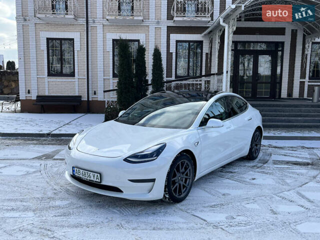 Белый Тесла Модель 3, объемом двигателя 0 л и пробегом 63 тыс. км за 19500 $, фото 3 на Automoto.ua