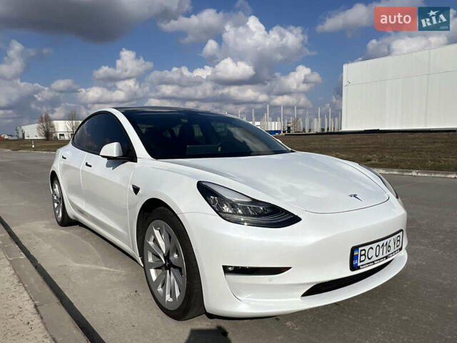 Белый Тесла Модель 3, объемом двигателя 0 л и пробегом 60 тыс. км за 21500 $, фото 1 на Automoto.ua