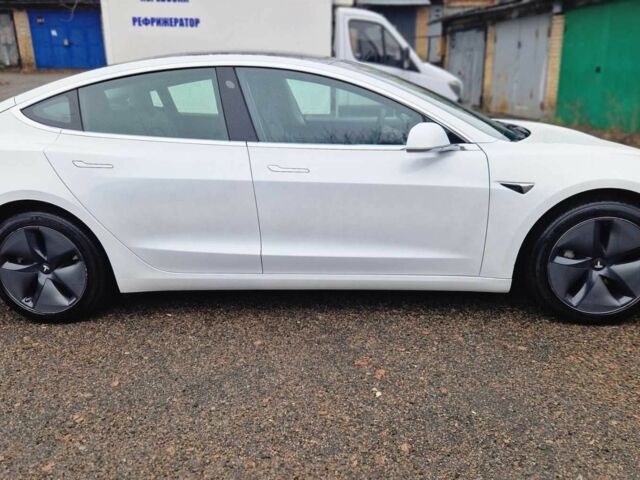 Білий Тесла Модель 3, об'ємом двигуна 0 л та пробігом 142 тис. км за 16900 $, фото 9 на Automoto.ua