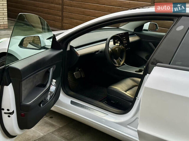 Белый Тесла Модель 3, объемом двигателя 0 л и пробегом 145 тыс. км за 20000 $, фото 5 на Automoto.ua